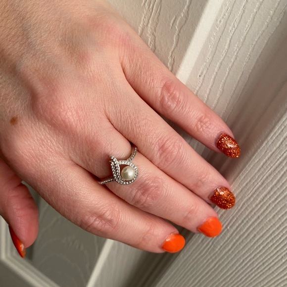 Sterling Silver Freshwater Pearl ring - size 7 - Picture 3 of 3